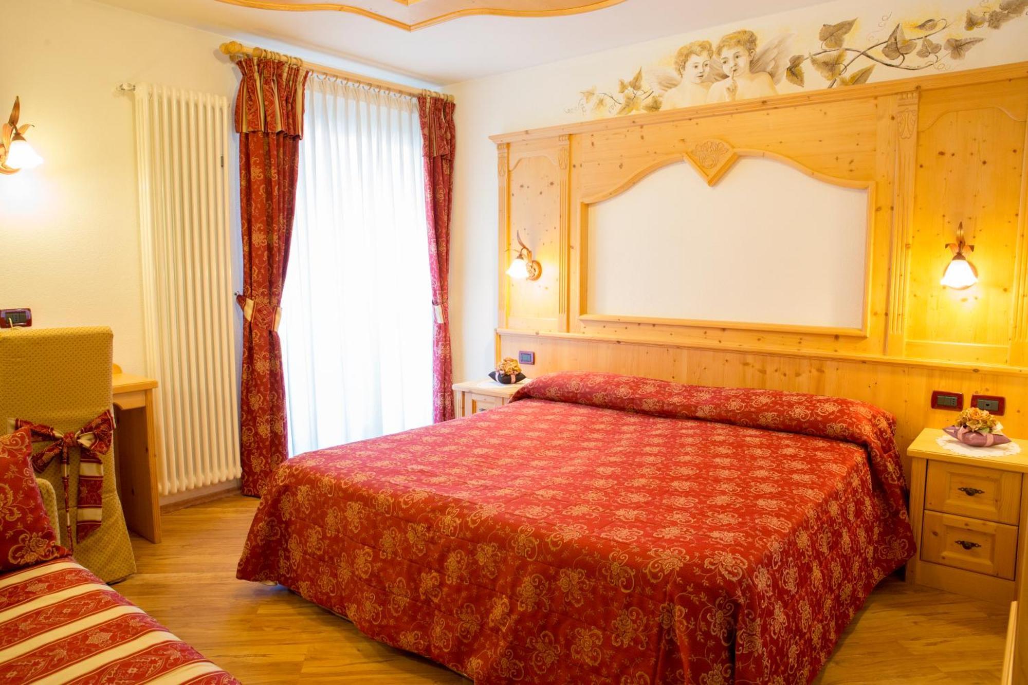Hotel Malder Soraga Bagian luar foto