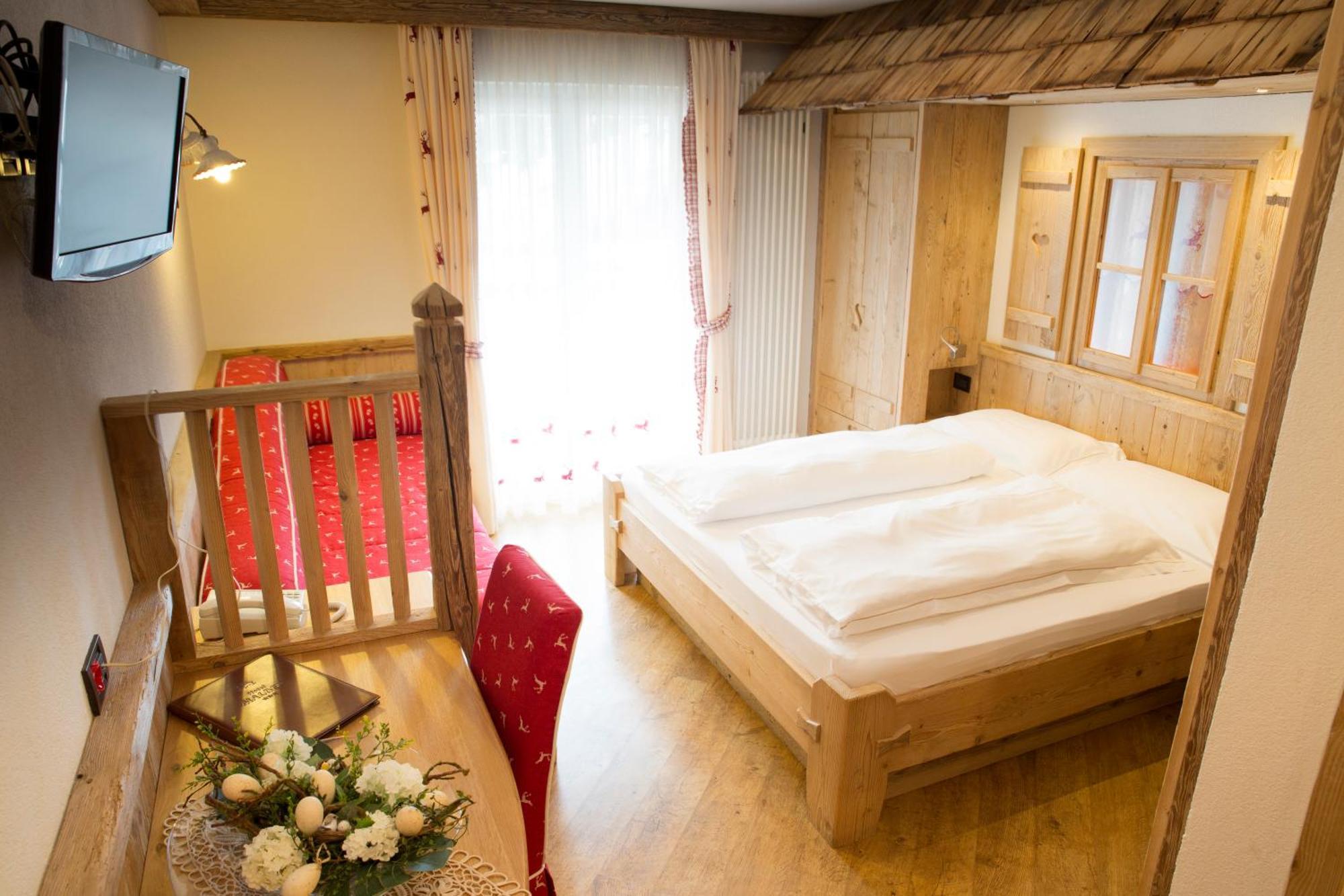 Hotel Malder Soraga Bagian luar foto