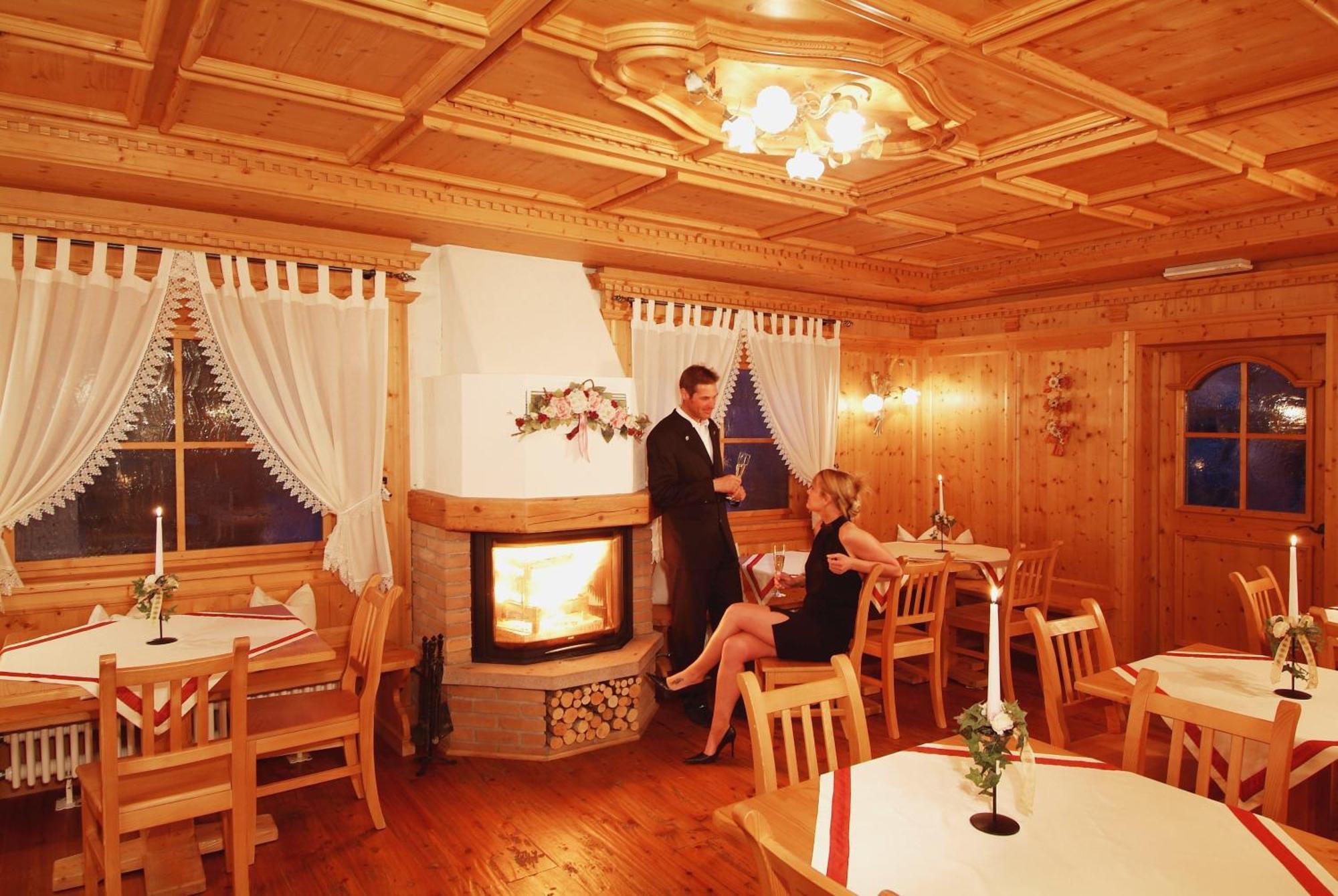 Hotel Malder Soraga Bagian luar foto